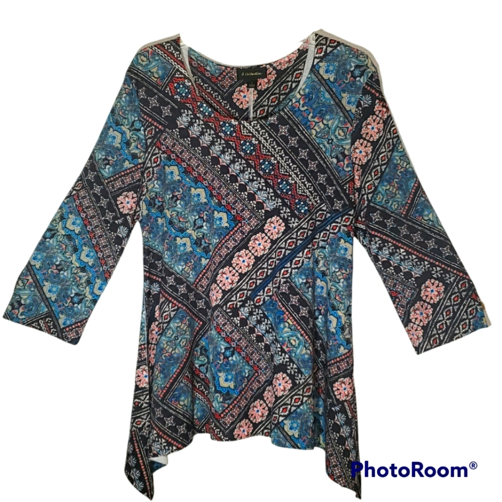 G Collection ladies pullover large shark tooth tunic. 410